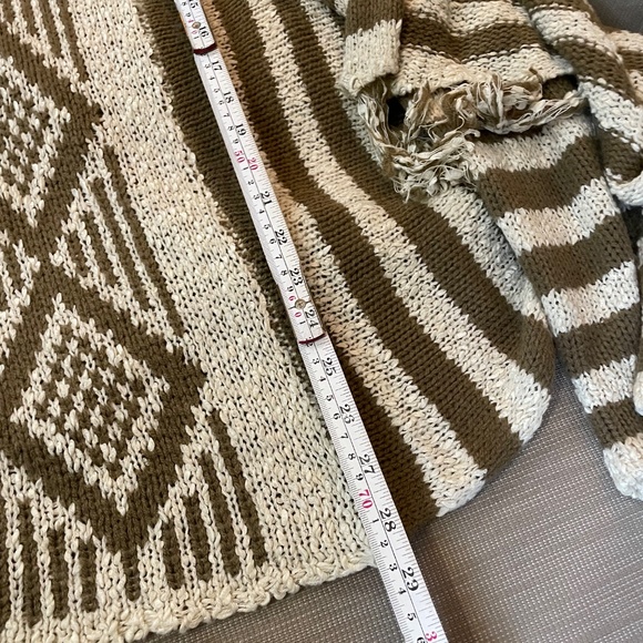 Cute, Knit Cardigan type Sweater, sz Lg - Picture 5 of 8